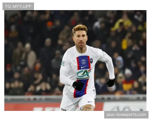 拉莫斯：边后卫到中卫核心的战术角色演变分析