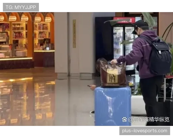 樊振东训练完随手啃个馒头，这自律程度真没谁了